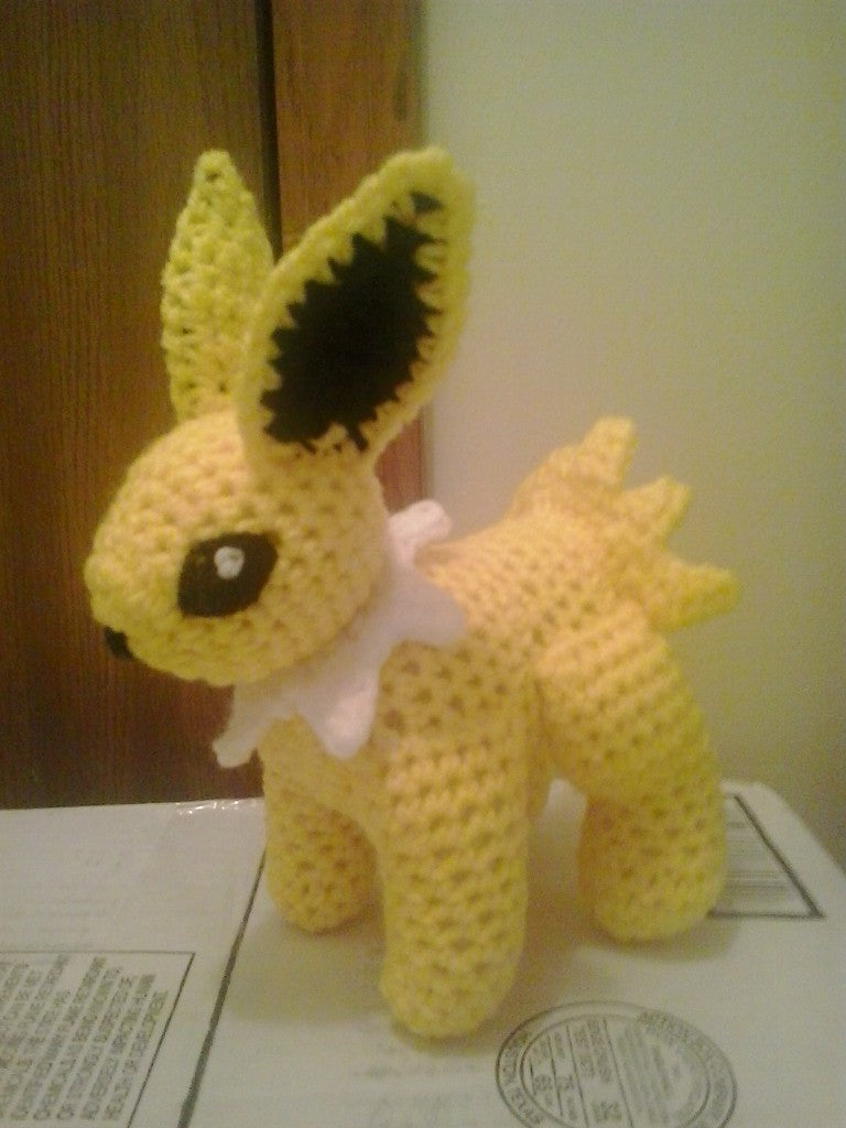 135 Jolteon Pokemon Amigurumi Plush